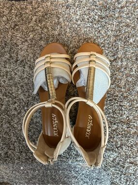 XIANGLV Cream and Tan T-strap Sandals with Gold Coil Detail